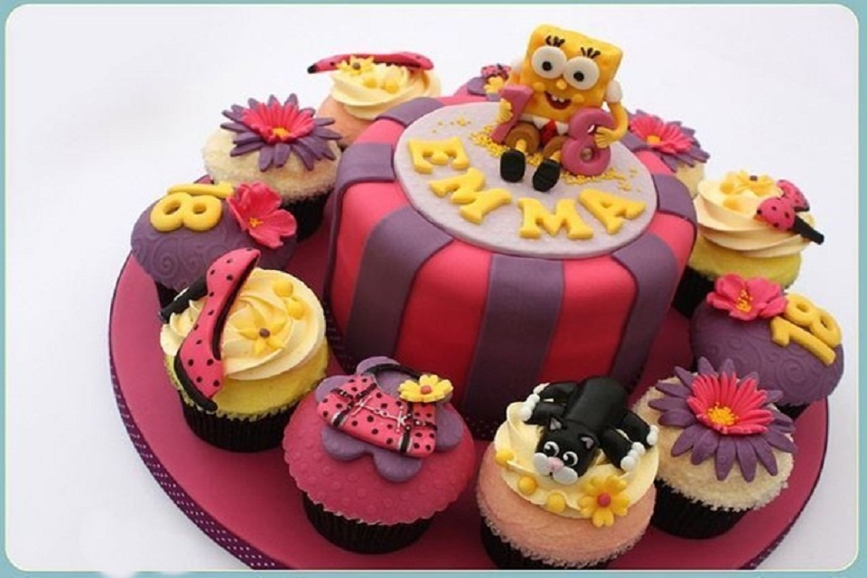 Đừng bỏ lỡ bức ảnh về các loại bánh sinh nhật dễ thương như những chiếc bánh kem cupcake hay bánh kem trang trí với những hình thú đáng yêu. Hãy sẵn sàng cho một bữa tiệc sinh nhật đầy màu sắc và thú vị với những chiếc bánh sinh nhật này.