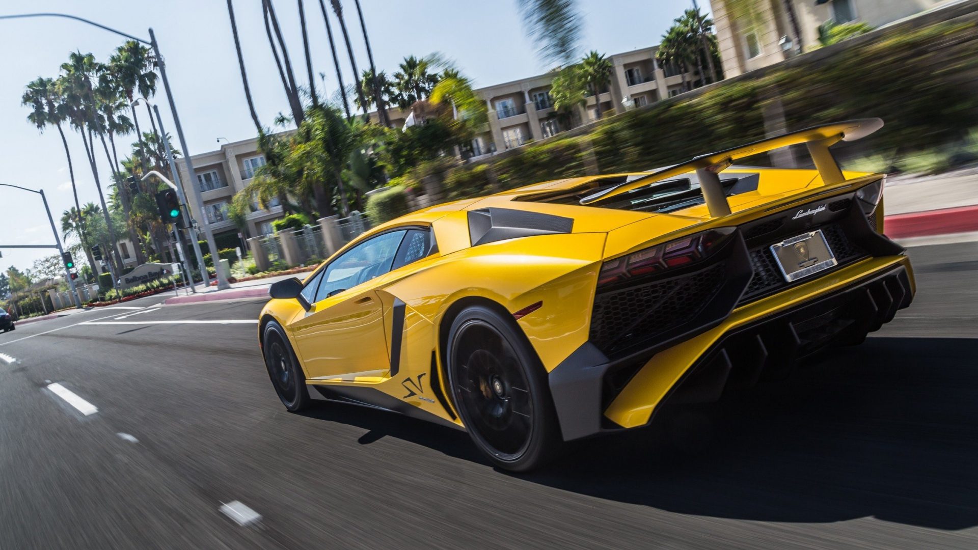 hình nền lamborghini 2k đẹp màu vàng