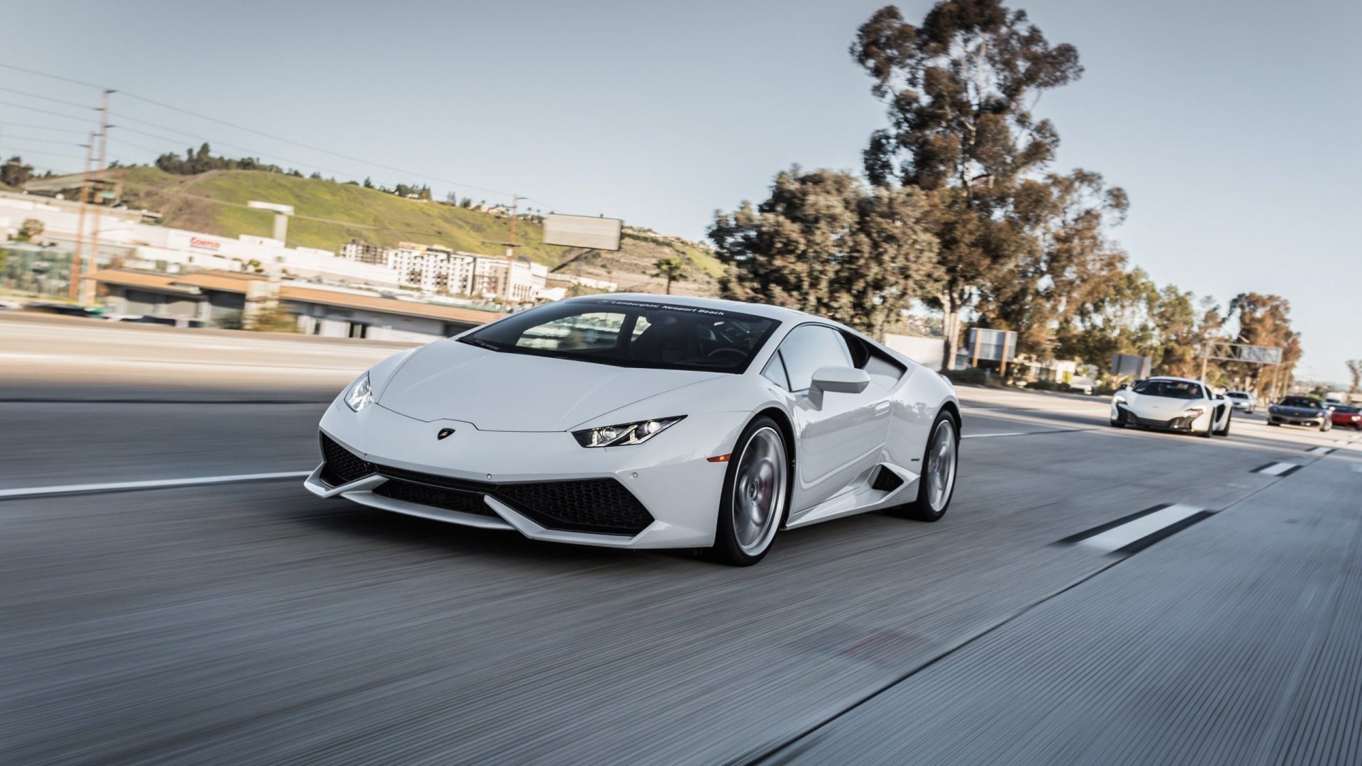 hình nền xe lamborghini 4k màu trăng
