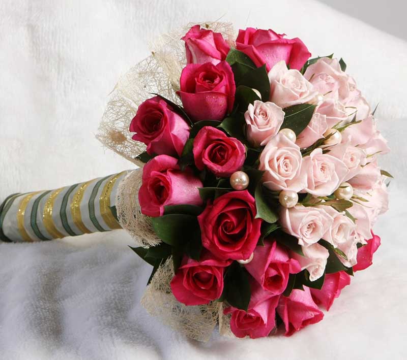 hoa cưới màu hồng cho cô dâu