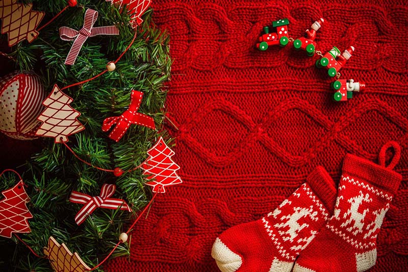 trang trí mũ len bằng cây thông noel