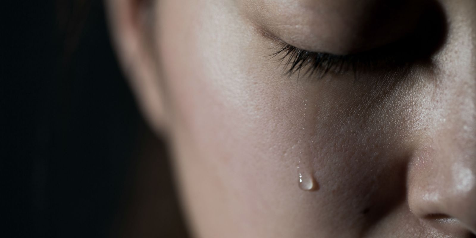 BST 100 Hình ảnh cô gái buồn khóc thất tình cô đơn lẻ loi