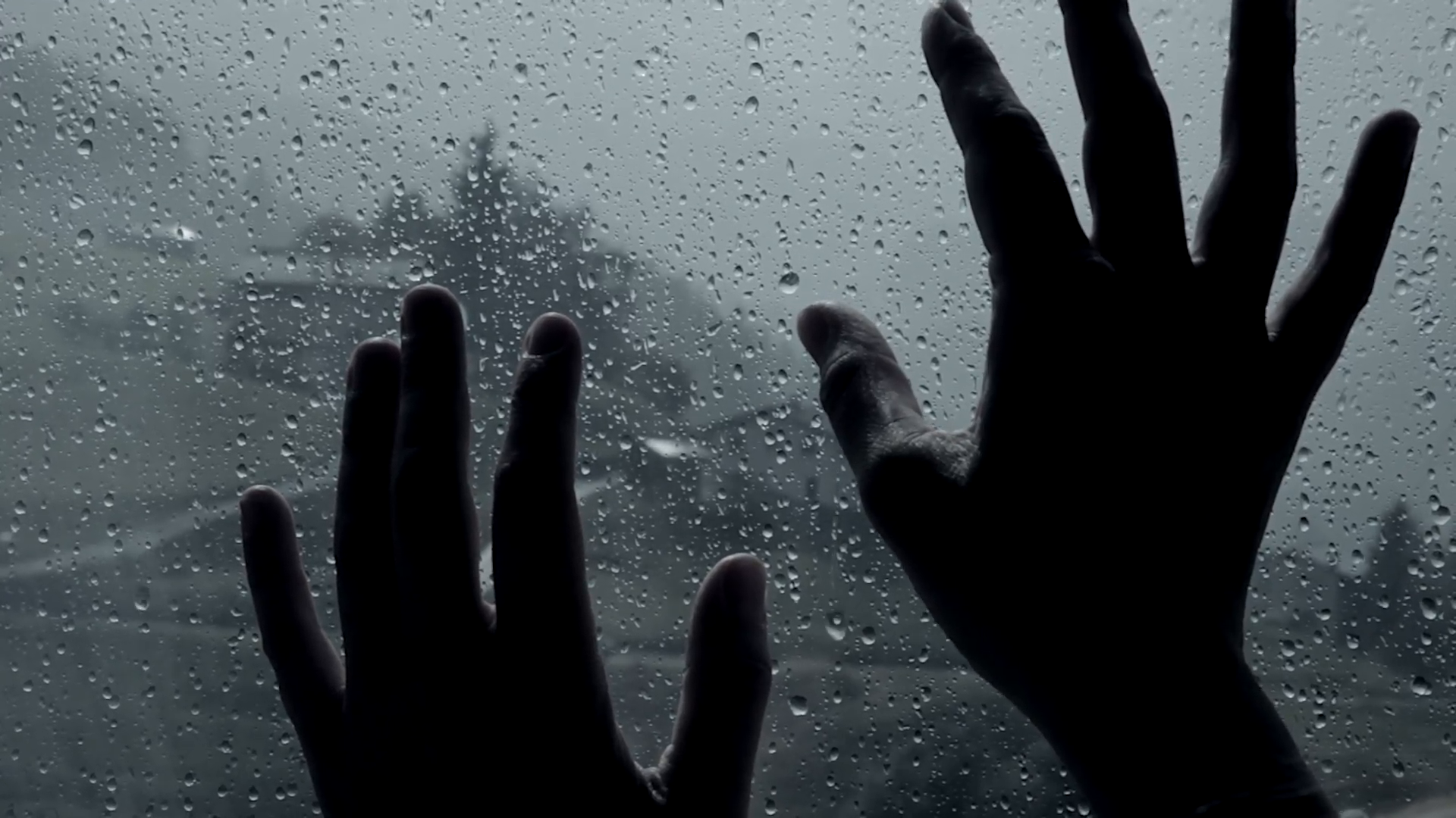 Hình ảnh mưa buồn mang đến những cảm xúc đầy nỗi nhớ nhung của người xem. Hãy đắm mình trong từng giọt mưa rơi và lắng nghe tiếng rì rào của nó mang lại. Xem hình ảnh và cảm nhận thật sâu lắng từ bức tranh mưa buồn này.