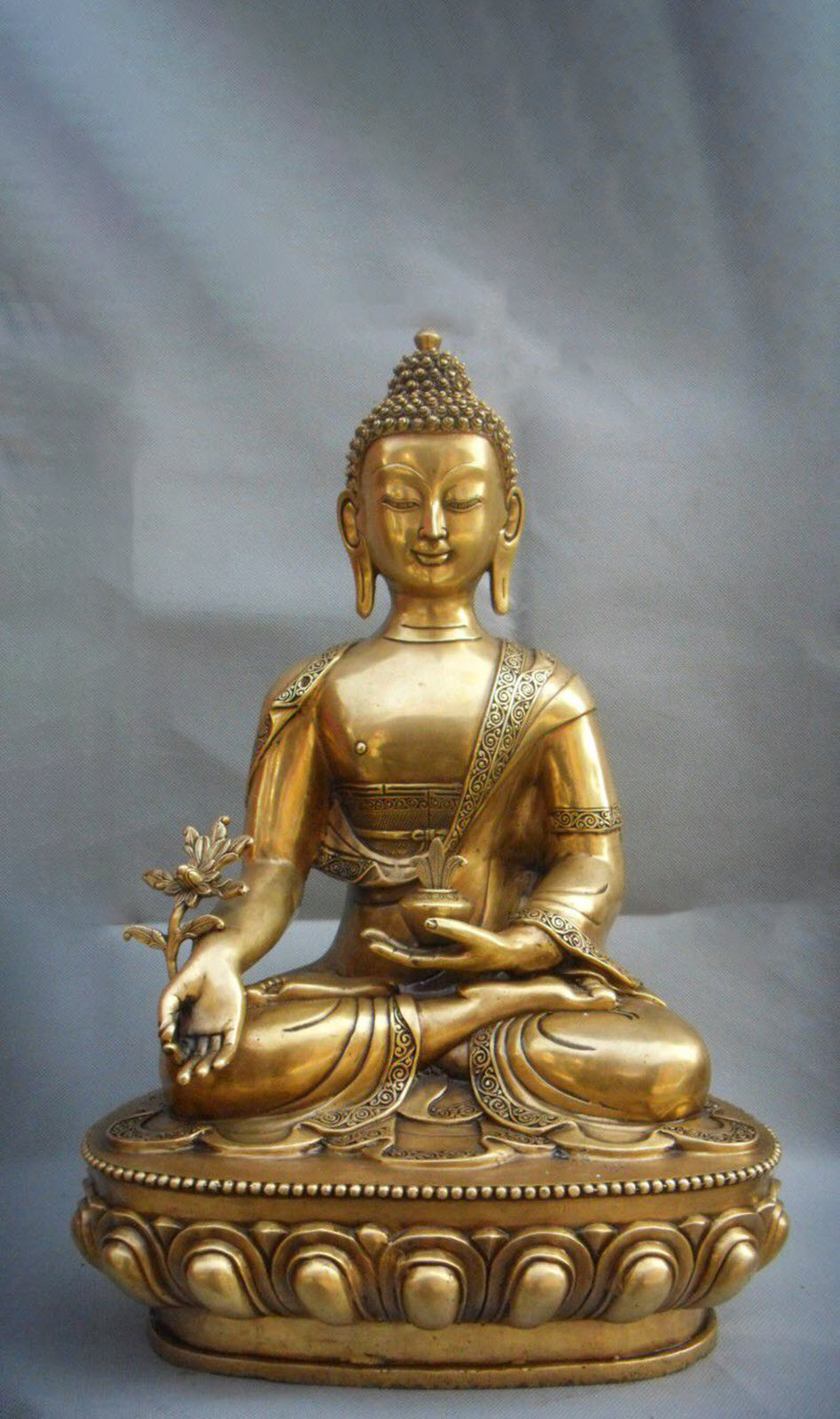 Hình nền Phật Dược Sư: Hình nền Phật Dược Sư mang đến cho ta một bầu không khí thanh tịnh và yên bình của Triết lý Phật giáo. Hãy sử dụng hình nền Phật Dược Sư trên thiết bị điện tử của bạn để giúp tinh thần của bạn luôn được tươi mới và cân bằng.