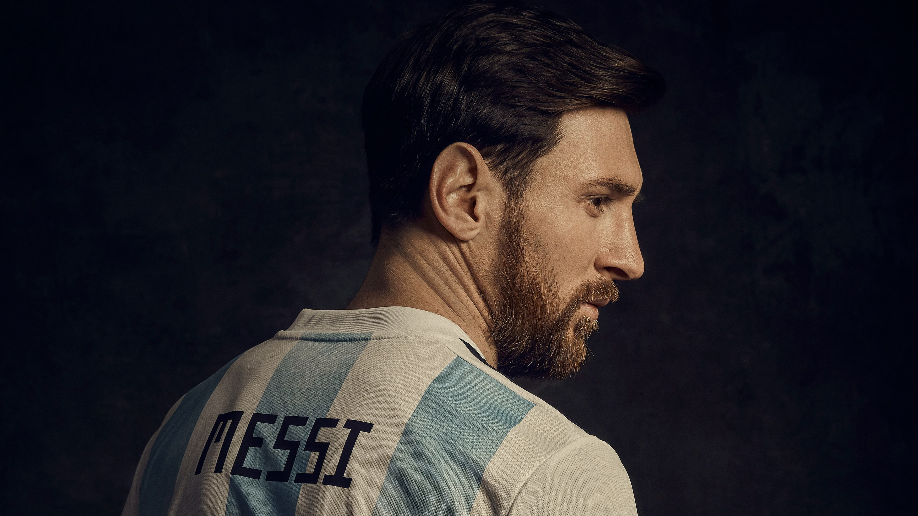 Messi - một tên tuổi đầy sức hút và lôi cuốn trong làng bóng đá quốc tế. Anh hiện đang giữ giải thưởng Quả bóng vàng và được đánh giá cao về kỹ thuật và tốc độ. Hãy xem những khoảnh khắc đầy cảm xúc của siêu sao Messi trong hình ảnh liên quan để cảm nhận sự ảnh hưởng của anh trong lĩnh vực bóng đá.