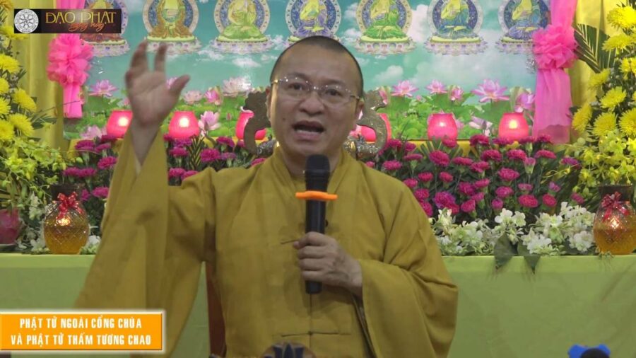 Phật tử ngoài cổng chùa và Phật tử thấm tương chao – Thích Nhật Từ